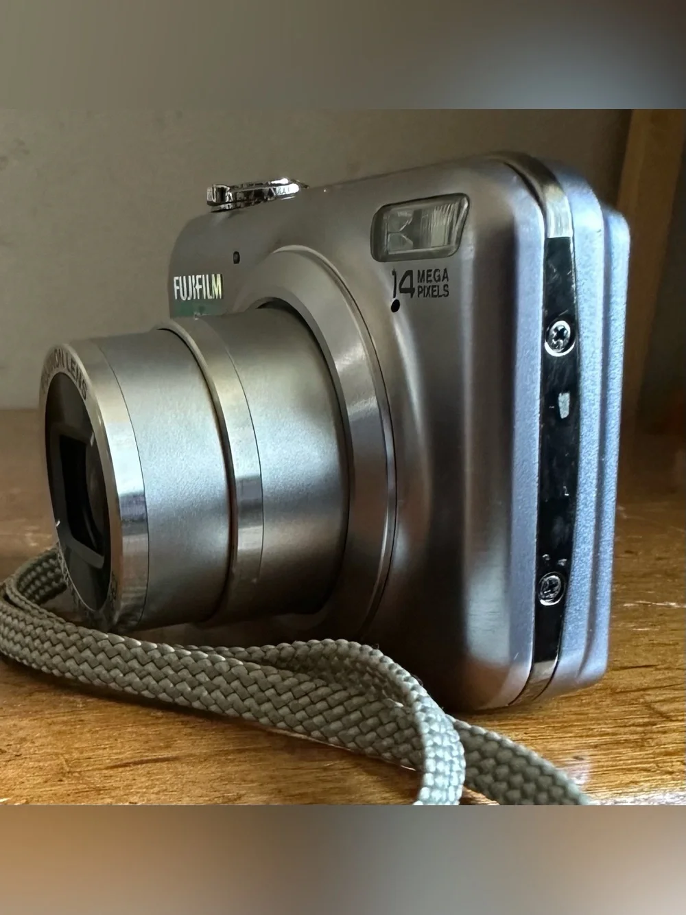 Fujifilm FinePix JX300 14MP 5x Zoom 5x Wide Angle Compact Digital Camera